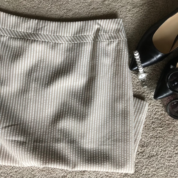 Tahari Seer Sucker Pencil Skirt 8 Petite - Picture 3 of 8